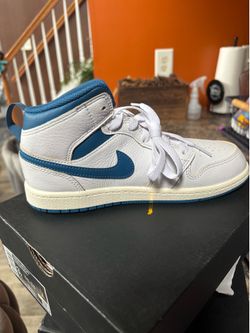 Jordan 1 Mid SE (PS) Size 3