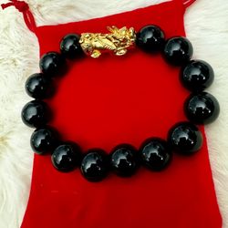15mm bracelet with Black jade beads carving gold pixiu