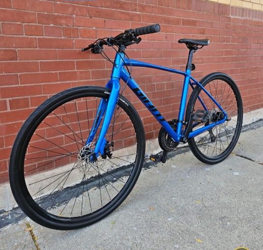 New Condition! GIANT ESCAPE Hybrid Bike