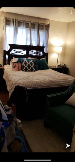 Beautiful Queen Bed Set