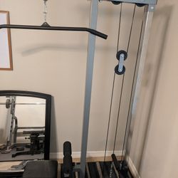 Lat pulldown machine