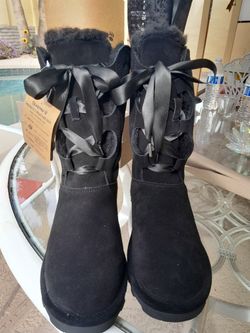 New W Tags Taylor Suede Tall Ribbon Bearpaw Size 9