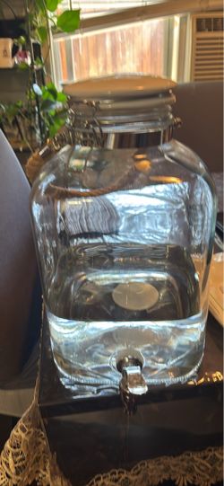 3 Gallon glass Beverage Dispenser