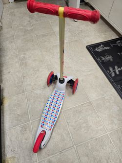 Patin de tres llantas