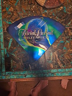 Trivial Pursuit Millenium Edition 1998 Metal Tin - Complete Vintage