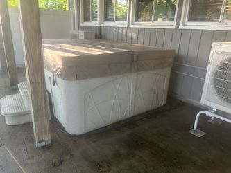 Hot tub, stairs and cover