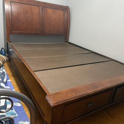 Queen Size Bed With Storage 