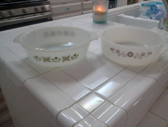 Vintage Pyrex Casserole Dish