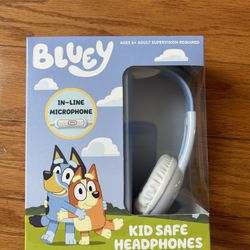 NWT Bluey kids safe headphones 