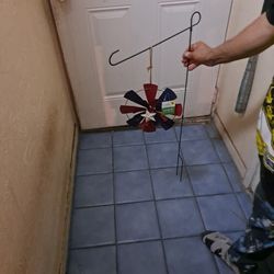 Garden stake with wind decoration