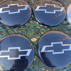 Chevy center caps / Tapaderas
