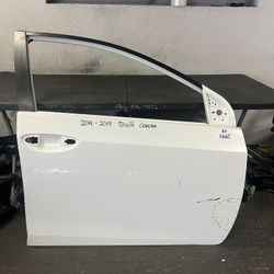 2014-2015-2016-2017-2018-2019 TOYOTA COROLLA RIGHT FRONT DOOR OEM USED