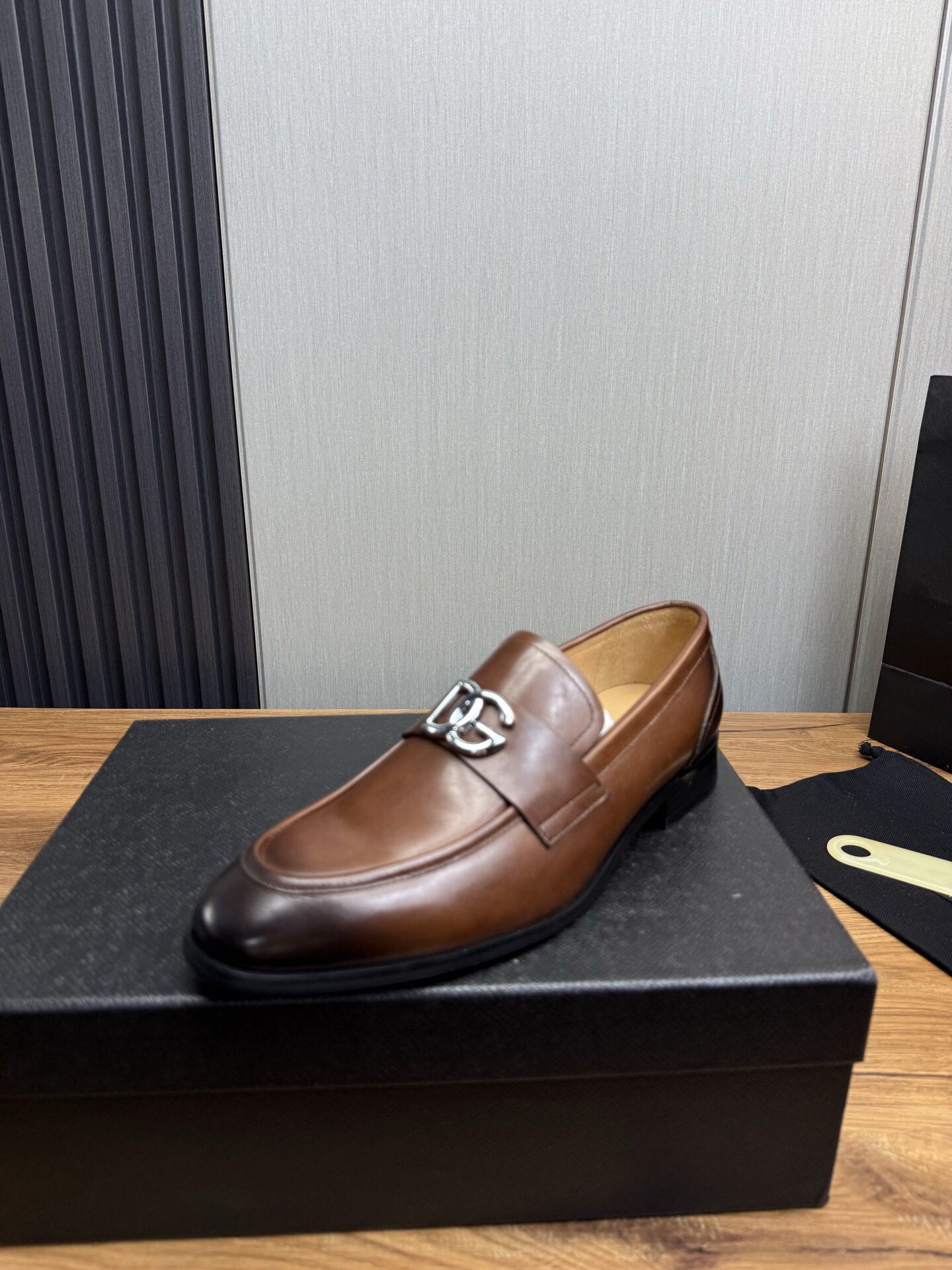 Dolce Gabbana Menโs Leather Shoes With Box New
