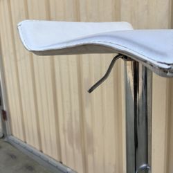 White Chair(extendable)