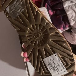UGG , Classic Slippers Women’ Tan , Size US 7