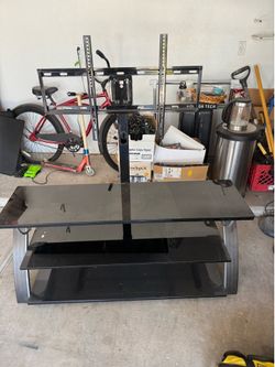 Entertainment center / tv stand