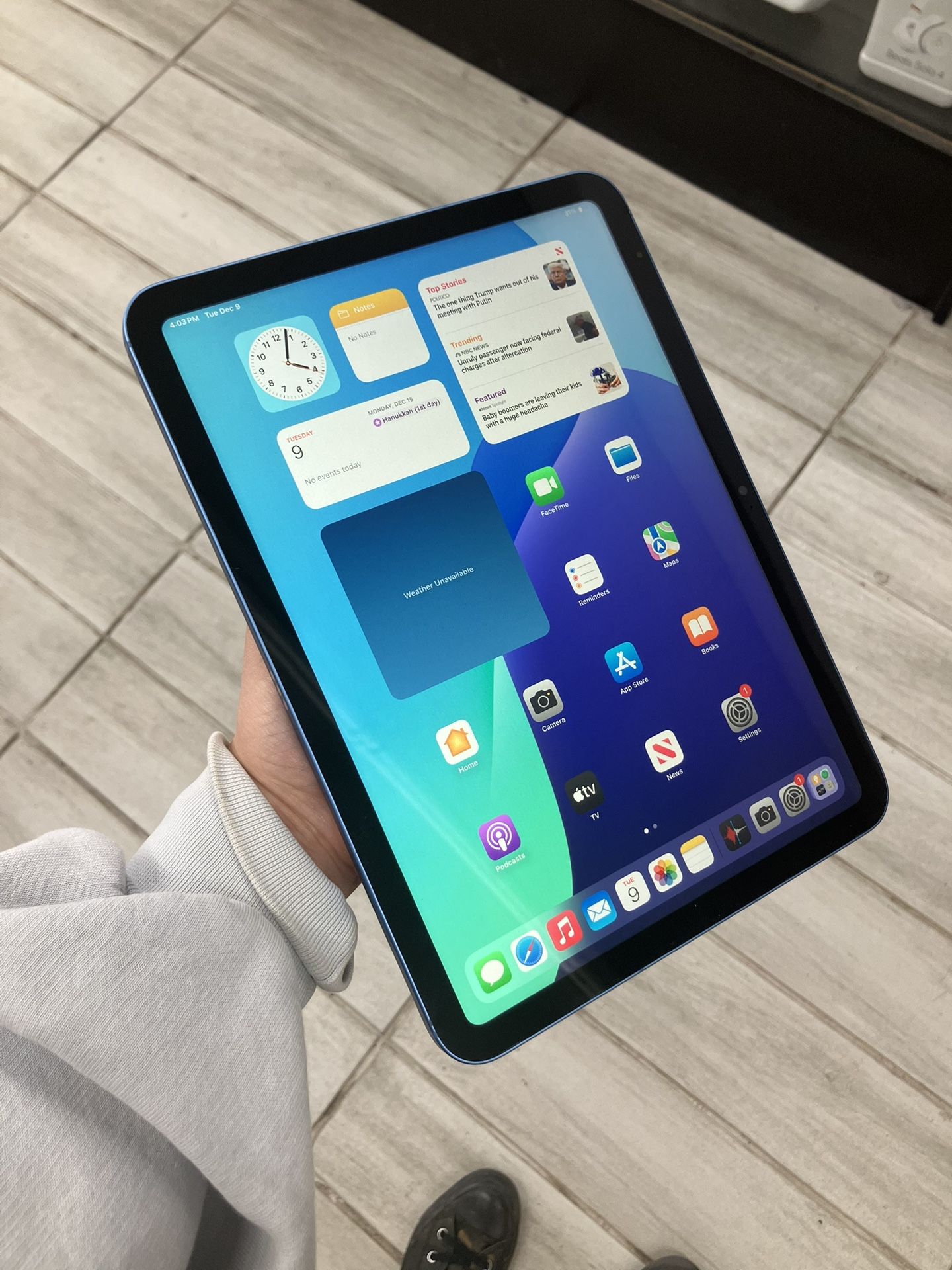 Like New Apple iPad 10 WiFi And Cellular, Cash Or $50 Down