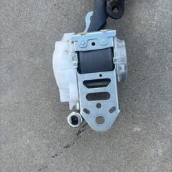 LEFT DRIVER SIDE SEAT BELT 2015 TOYOTA PRIUS 1.8 REGULAR OEM.