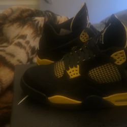Jordan 4 Thunder 