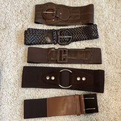Women’s girls belts small medium brown black white cream purple pink turquoise guess beads sequin faux leather. Mix of belts. Selling for 1$ a piece. 