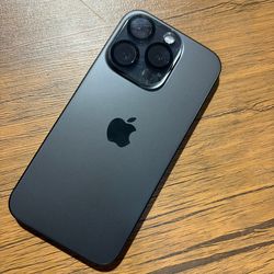 Used unlocked - iPhone 15 PRO with 5 cases, screen protector