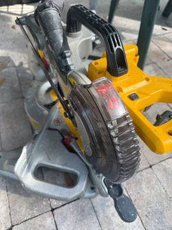 DEWALT 12” Double-Bevel Compound Miter Saw + FLEXVOLT 20V/60V 6Ah Battery & Charger