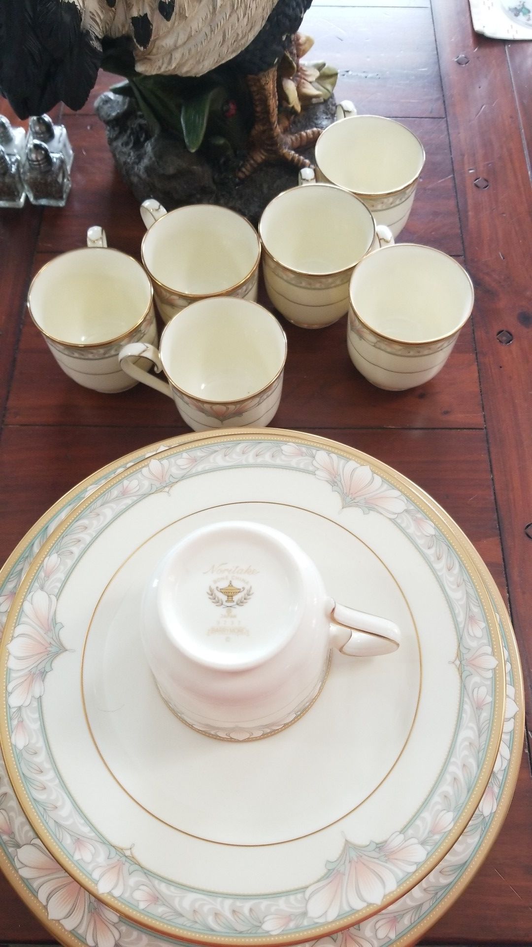 Noritake Vintage Bone China Barrymore 8 Pieces Dinner plates, 8 salad plates, 7 cups