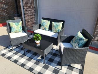 4 piece wicker chairs set. Read the description below
