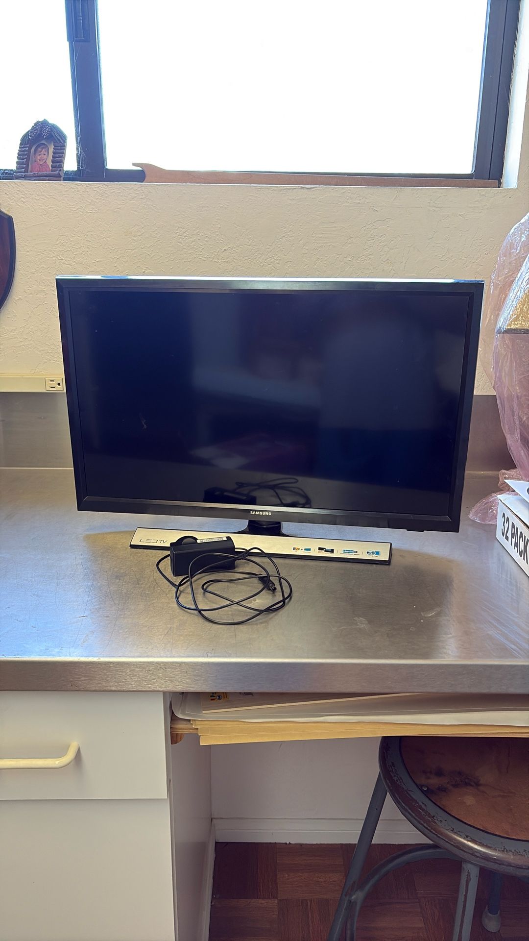 samsung 20 1/2” display TV/Monitor 