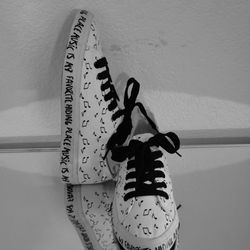 Music Note Sneakers Men's sz 8