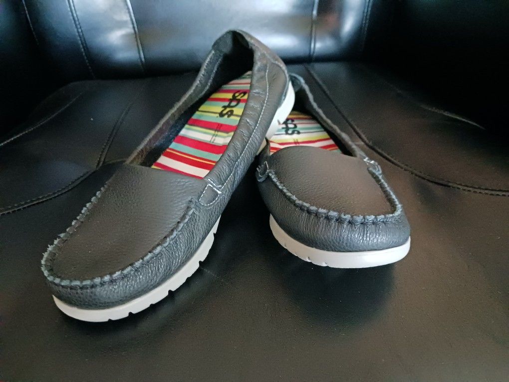 Women's Size 7.5 Wide SAS Flats Like New
