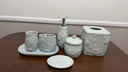 Rare Laura Ashley Ceramic Rose Bathroom Accessories Set (New and unused)