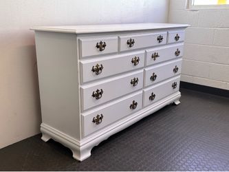 Vintage white 9 drawer dresser