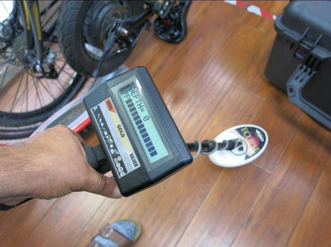 Whites Matrix m6 metal detector with Eclipse DD Search coil