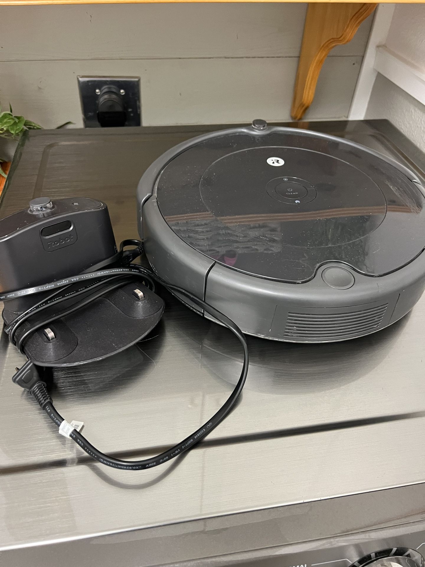 iRobot Roomba Vacuum 694 Robot Vacuum