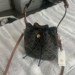 Beautiful Tory Burch Bucket Bag