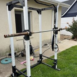 Squat Rack With Pull Up/Chin Up Bar And Safety Squat Pins