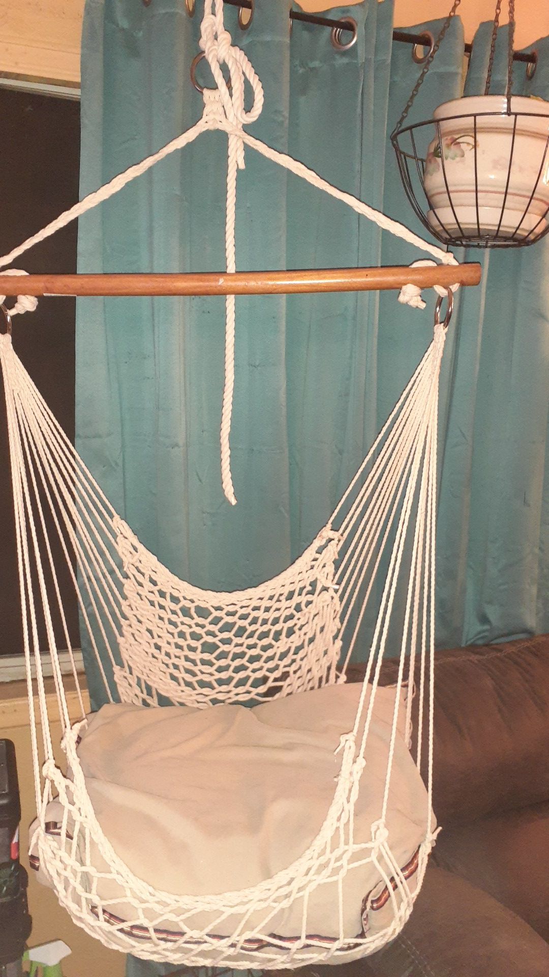 Hanging hammock chair