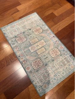 Target Accent Rug – Vintage Style – Excellent Condition