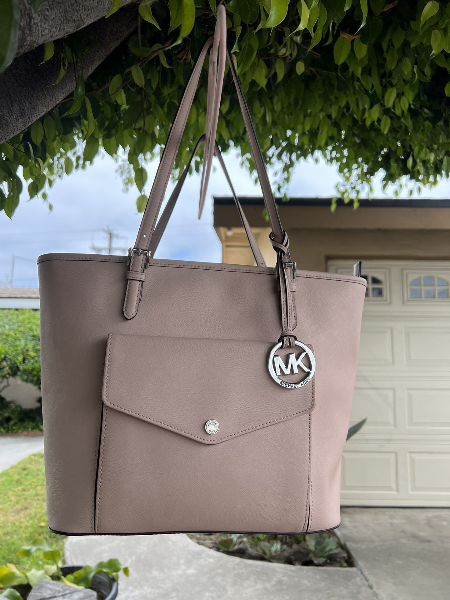 Pink Michael Kors Purse for Sale in Santa Ana, CA - OfferUp