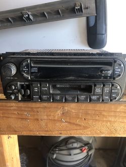 Original stereo 2004 Dodge Ram