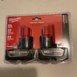 Brand New Milwaukee M12 Set 3.0 AH Batteries.          90 Firm on Price.      90 Firme en Precio.