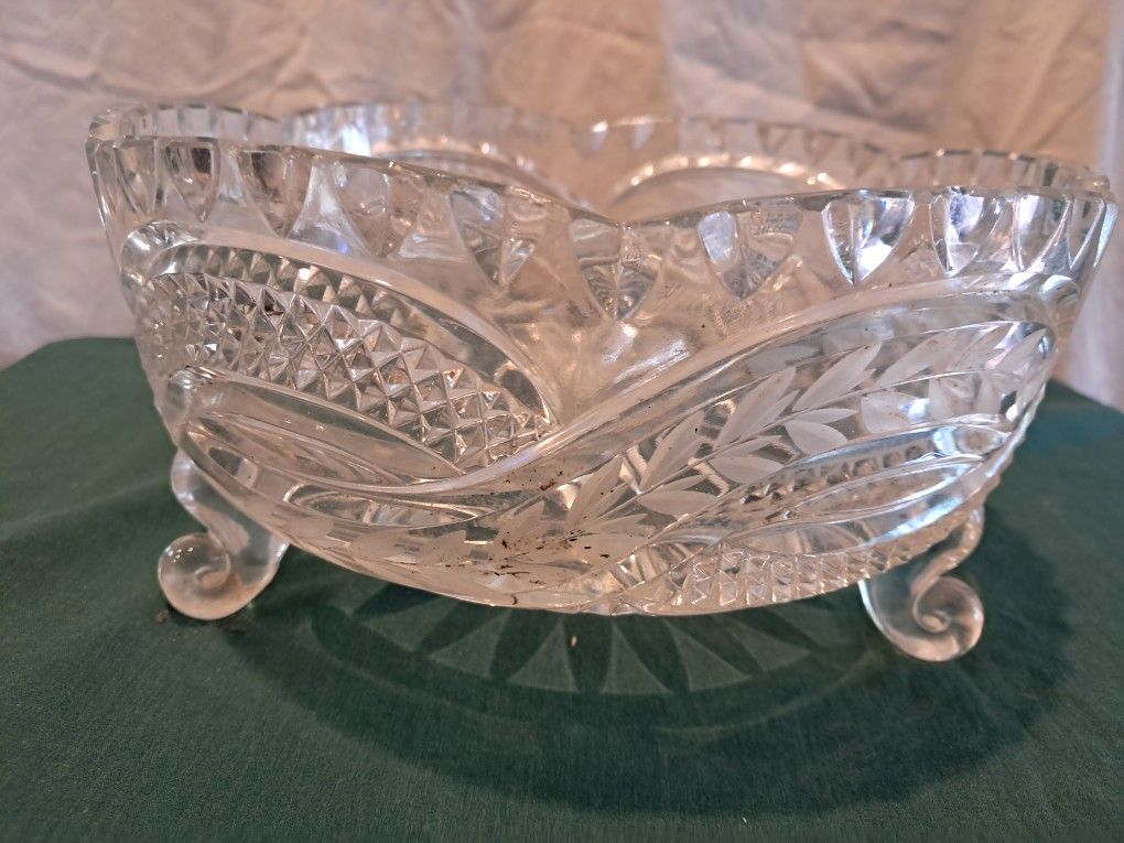 Beatiful Vintage Heavy Deap Cut Crystal Glass Bowl. Woodland Hills, Ca.