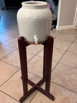 Water dispenser no water Jug included