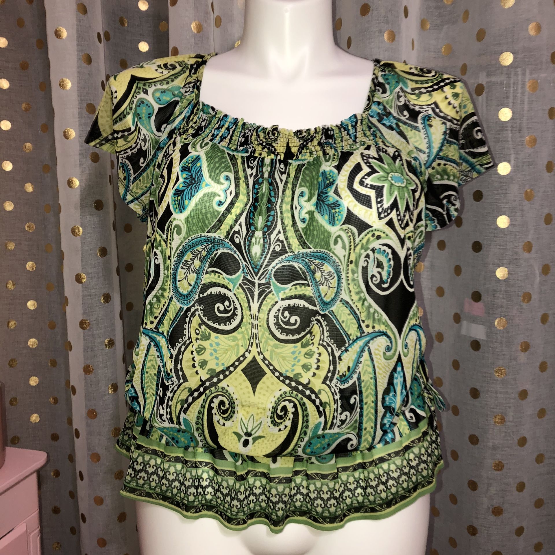 Apt.9 size large green yellow white & black shirt that ties near the bottom to adjust the size and fit. PIT TO PIT: 38” LENGTH: 28”