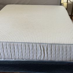 USED QUEEN SIZE HYBRID MATTRESS WITH BOX SPRING DELIVERY 🚚 AVAILABLE 