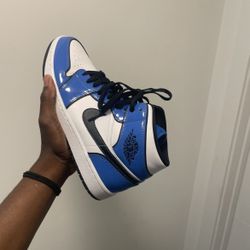 Jordan Retro 1 Mid