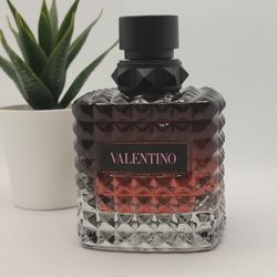 Valentino
 
Donna Born in Roma Intense Eau de Parfum

3.4 fl 
