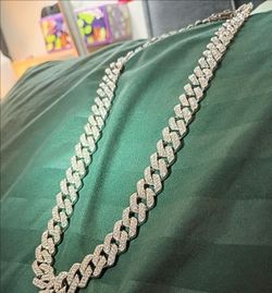 VVS & VS1 Diamond and Platinum Chain