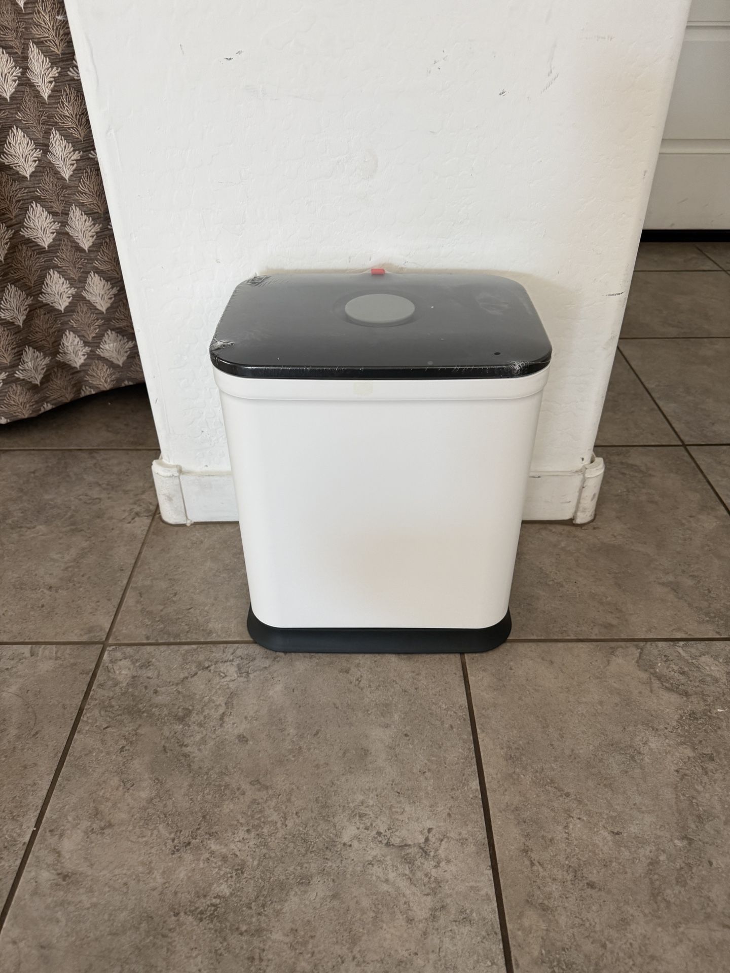 Onlcuk Kitchen Trash Can With Wheels,Adjustable Capacity 20L To 45L Rolling Trash Bin, Plastic Narrow And Height Garbage Can With Lid?Trash Can Dog Pr